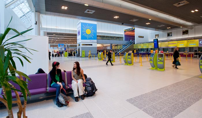 Manchester Airport Terminal 2 – Philips lighting