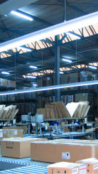 مخزن مُضاء بكفاءة باستخدام نظام الإضاءة الديناميكي من Philips 