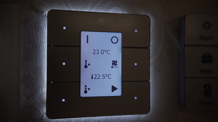 تقوم لوحة أنتومبرا من Philips Lighting بتخصيص نظام روم فليكس للتحكم في الغرف بما يتماشى مع ماركة الفندق.