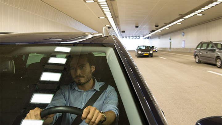 حافظ على سلامة السائقين طوال طريق النفق باستخدام الإضاءة الذكية للأنفاق