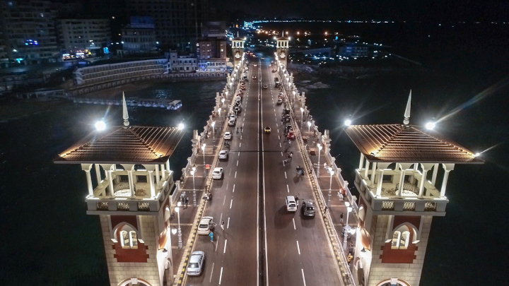 Using Philips Uni products, we were able to transform the bridge's traditional lighting design.